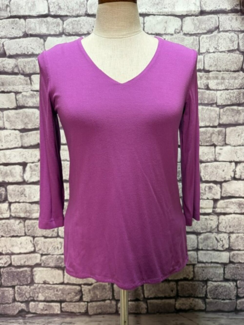 Chico's Ultimate Tee Violet V-neck Size S
